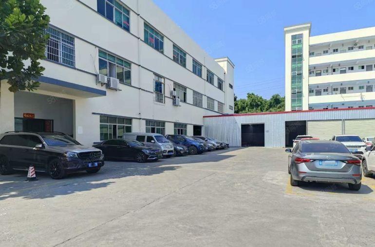 四村高速口附近三楼精装修厂房900平现成办公家具园区形象好