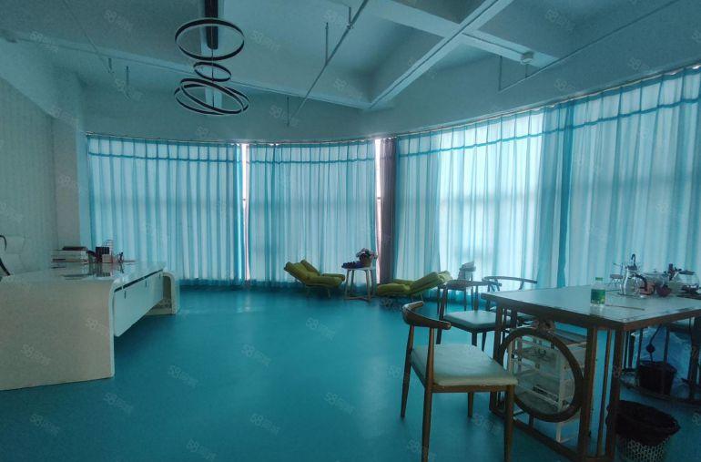 塘厦石马楼上整层现成装修800平，，1部客梯1部货梯