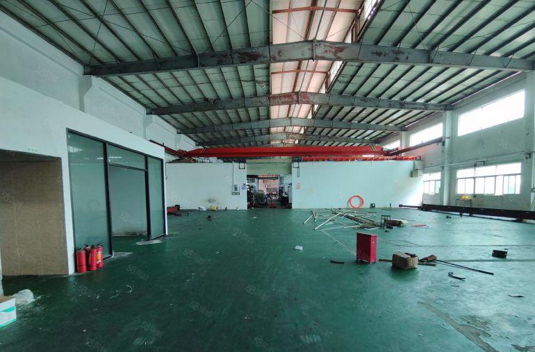 独门砖墙到顶厂房出租，2部行吊，格局方正实用，重工业