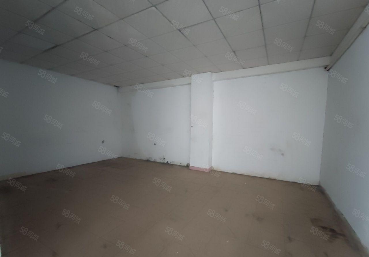 塘厦石鼓标准一楼300平厂房出租，园区空地大，厂房带办公室水