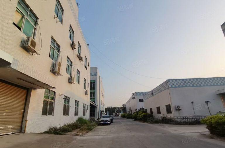 塘厦科苑城单一层带牛角厂房700平出租，高8米带装修空地大