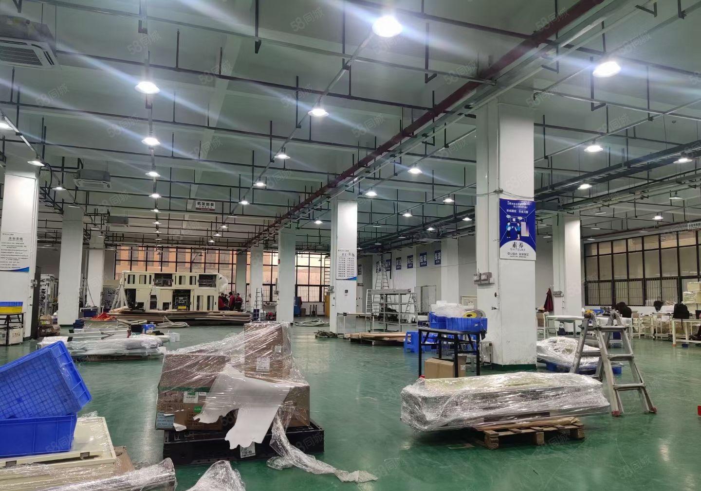 塘厦邻深高速口红本一楼3000平仓库厂房低价出租，有现成行车