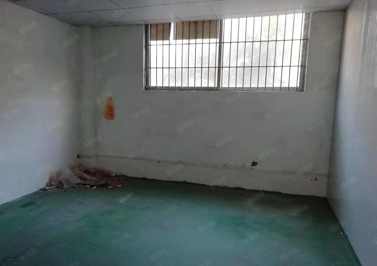 塘厦石潭浦一楼厂房300平，高6米，月租4000