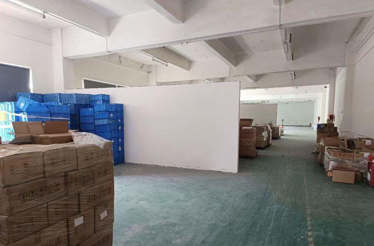 四村高速口附近三楼精装修厂房900平现成办公家具园区形象好