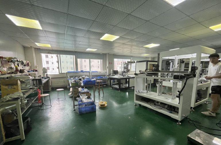 塘厦莲湖标准3楼800平方，实际面积出租，现成水电到车间！