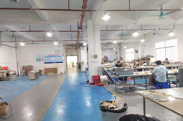 塘厦靠观澜新空二楼标准厂房，精装修办公地坪漆喷淋齐全出租