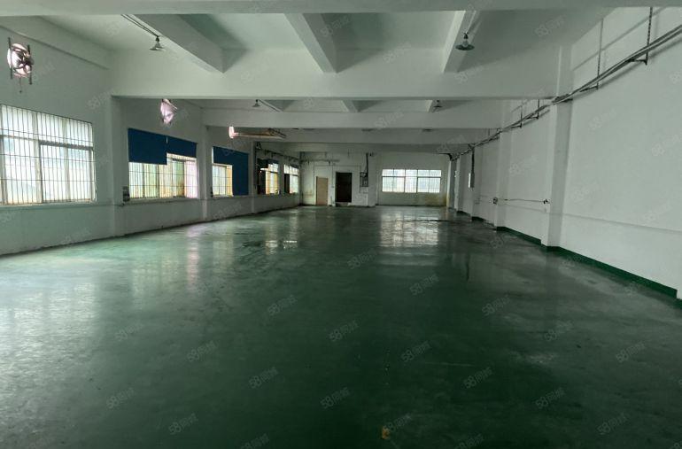 塘厦莲湖新出标准2楼750平方，现成办公室精装修，水电齐全！