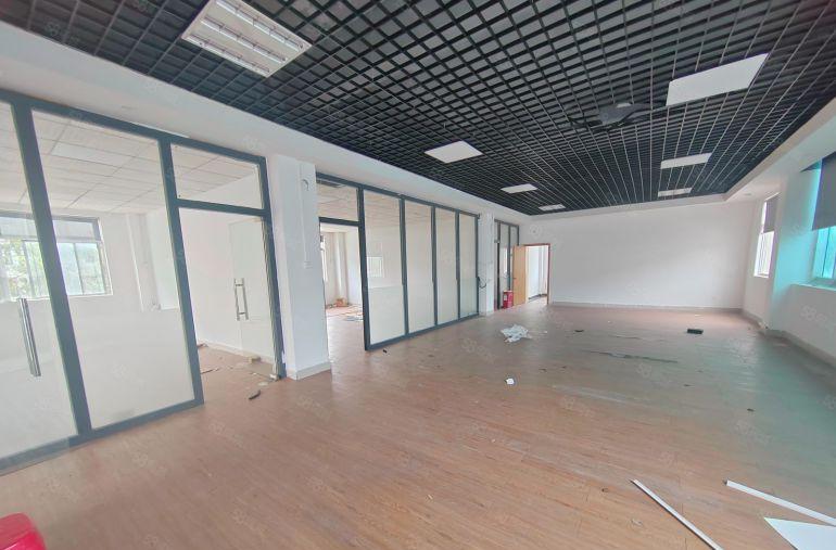 标准厂房独门独院，位置好招工，厂房形象好，楼上有现成无尘车间