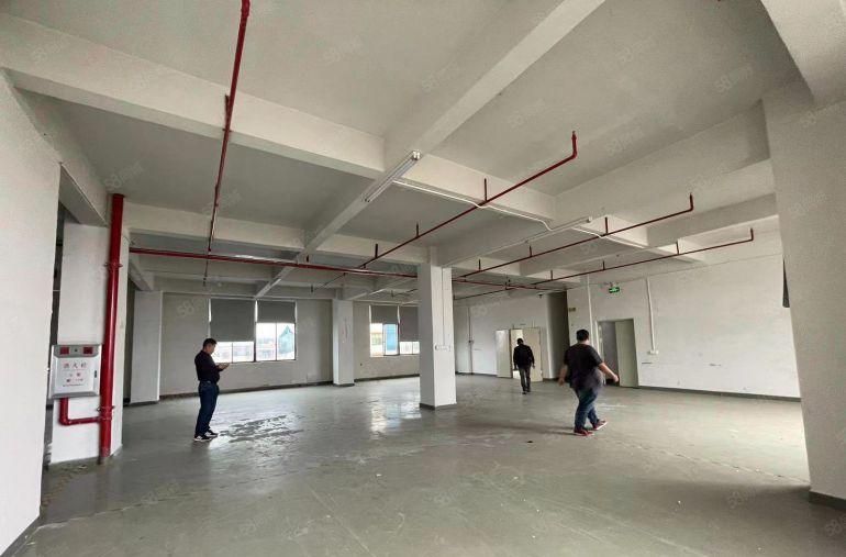 塘厦清湖头独栋厂房仓库580平现成装修地坪漆，2吨货梯无杂费