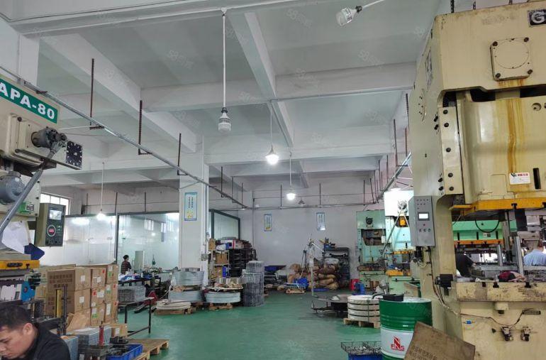 塘厦镇田心村新出标准厂房一楼780平方带现成办公室出租