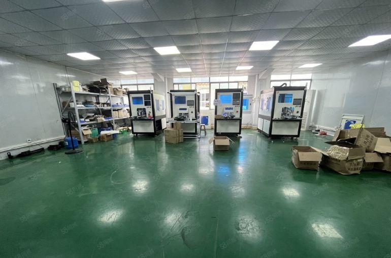 塘厦莲湖标准3楼800平方，实际面积出租，现成水电到车间！