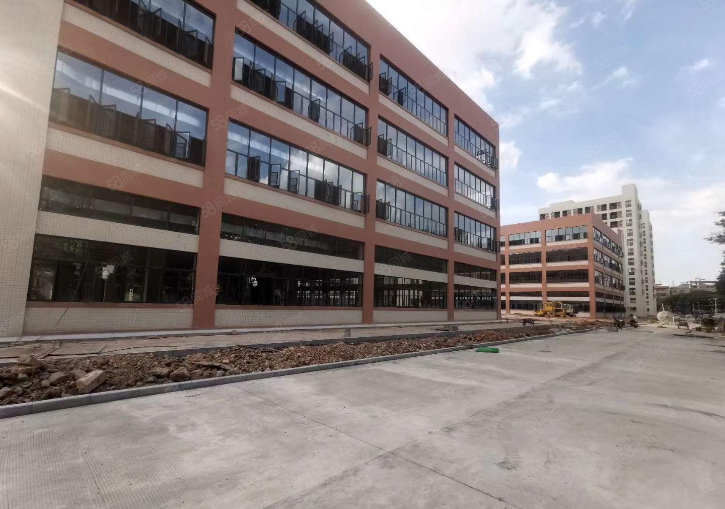 厂房出租 全新，每栋10800平米紧邻深圳共4万平米