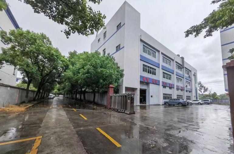 塘厦石潭埔工业区楼上1200平厂房出租，现在装修，