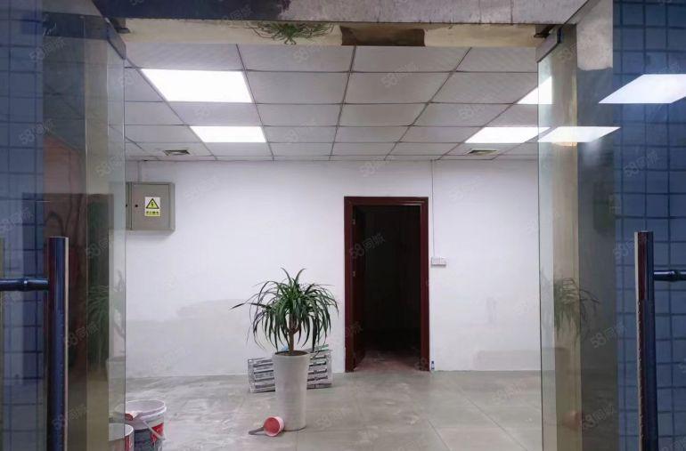 塘厦清湖头大路边一楼330平厂房出租，现成装修原房东直租