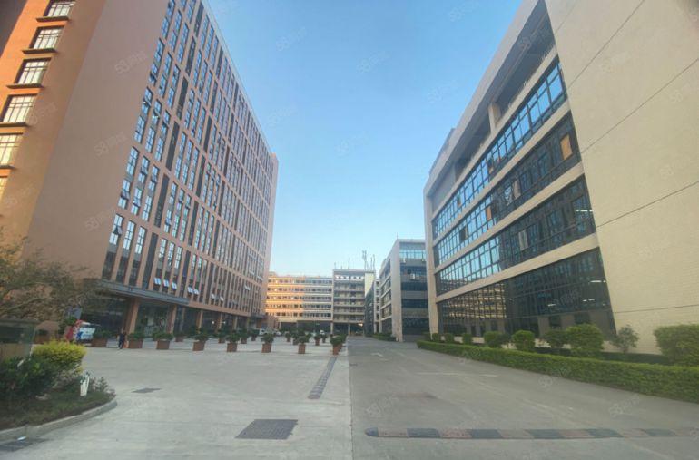 0公摊！11.8元！新空1000平方豪华装修