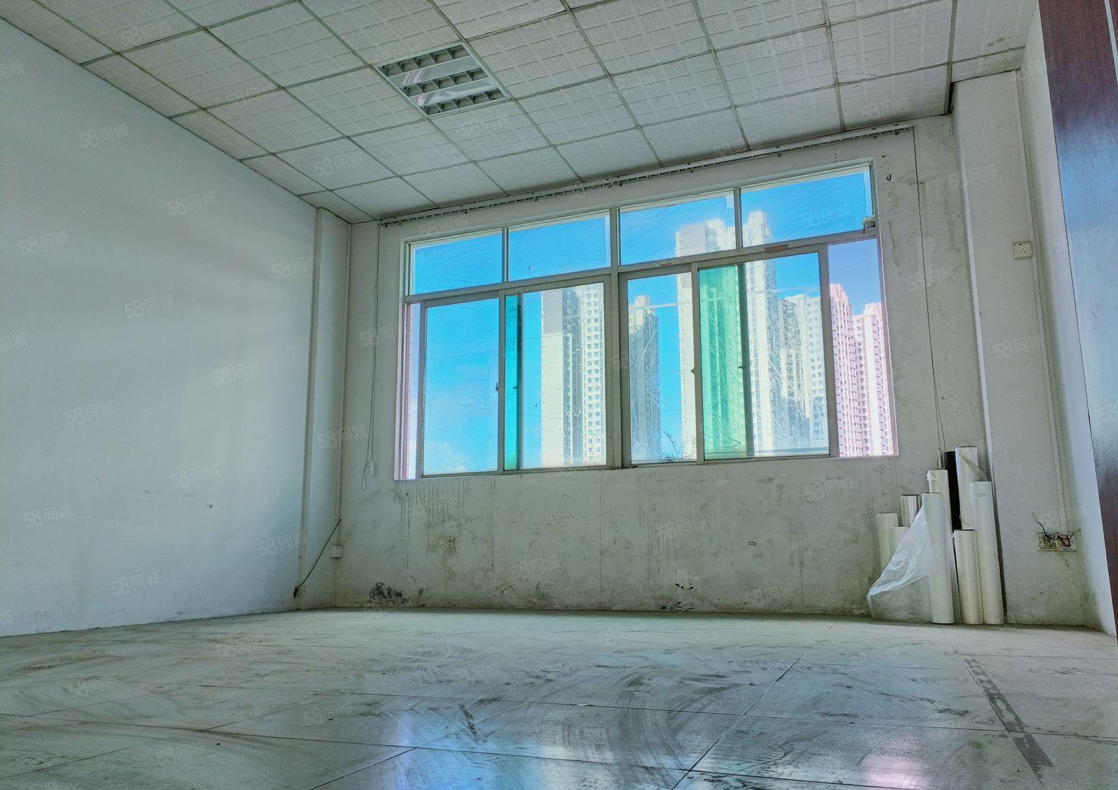 塘厦石鼓新出楼上3000平厂房出租，有办公室，园区空地大