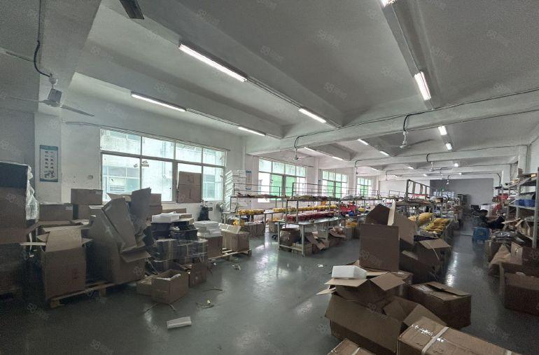 塘厦石鼓独院楼上700平现成装修厂房出租，面积实在