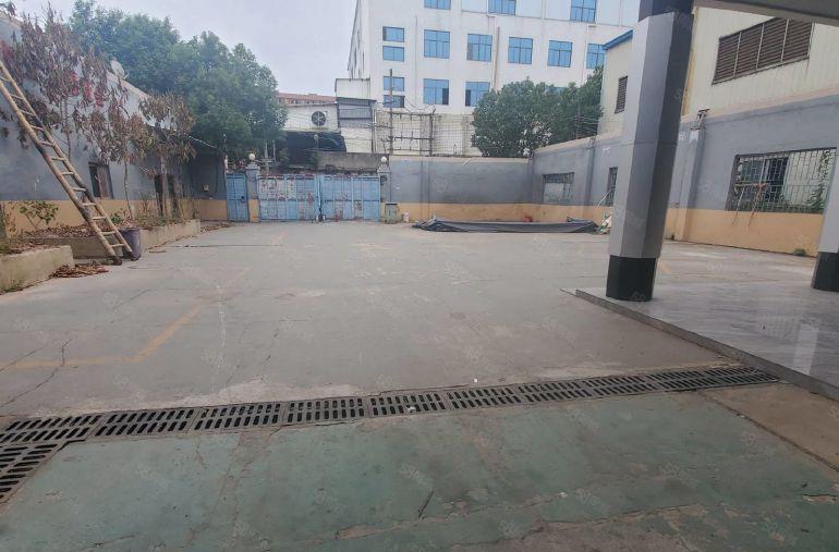 塘厦独门独院厂房2200平 现成精装办公室