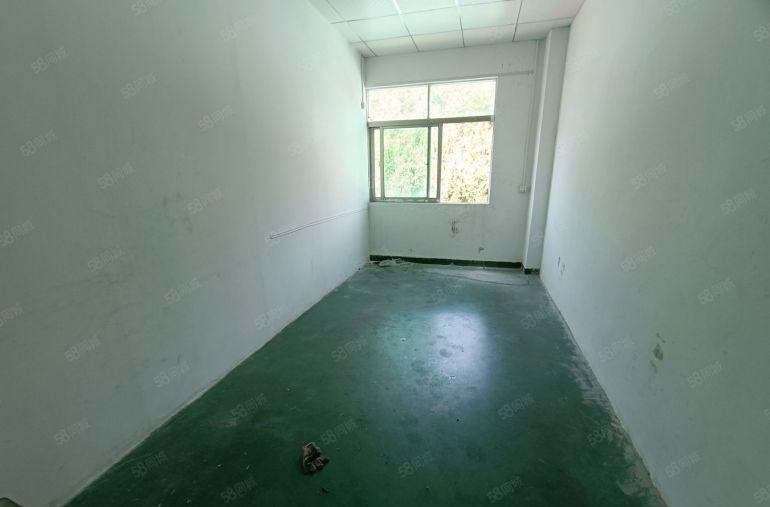 塘厦工业园内一楼320平仓库厂房出租，现成办公地坪漆可进大车