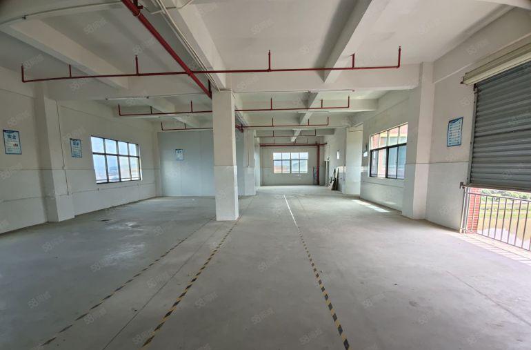 凤凰岗公园旁500平一层，带办公室现成水电洗手间带货梯吊机口