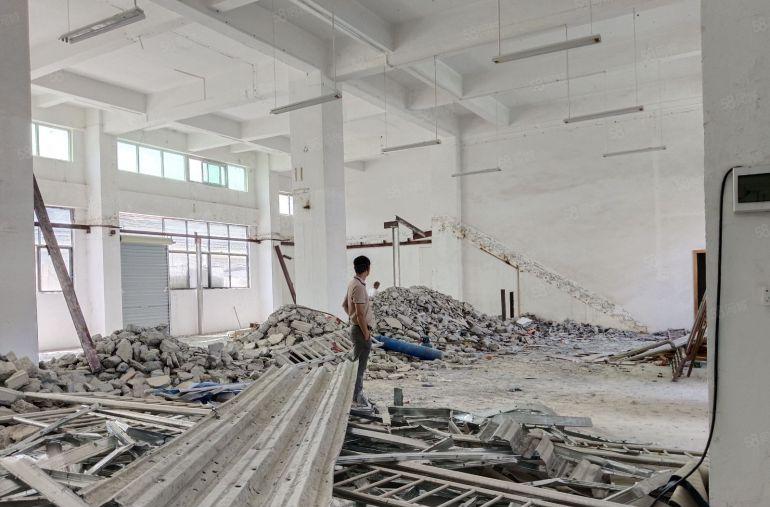 东莞塘厦小独栋单面积700平方一楼高七米交通方便带装修办公室