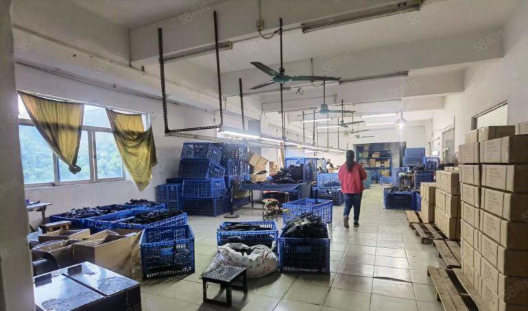 塘厦林村三层小独院5200平出租，有宿舍办公楼，空地大好招工