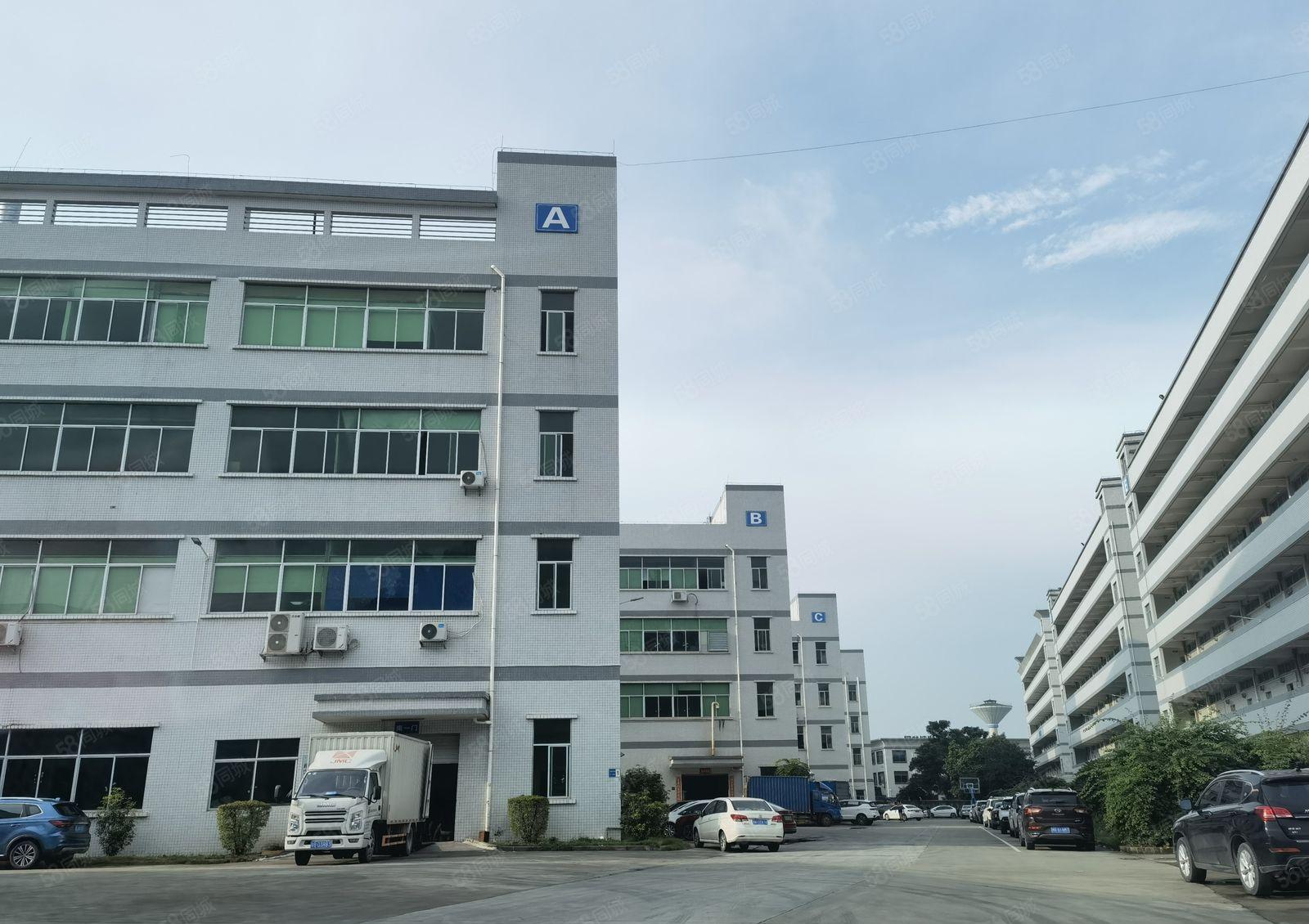 塘厦石鼓楼上标准厂房2600平大小可分租，消防喷淋，现成装修