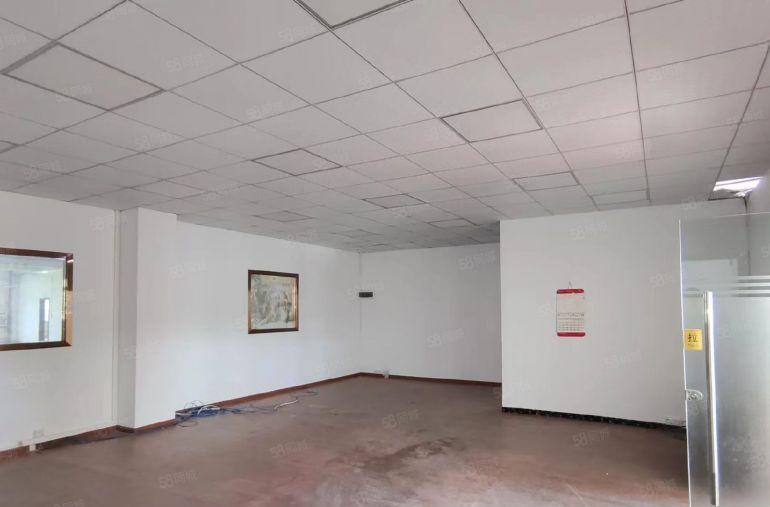 寮步下岭贝1780平方厂房出租，2吨货梯，办公室带装修