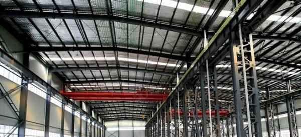 寮步镇新空出标准重工业带红本厂房1090平方厂房出租，空地大