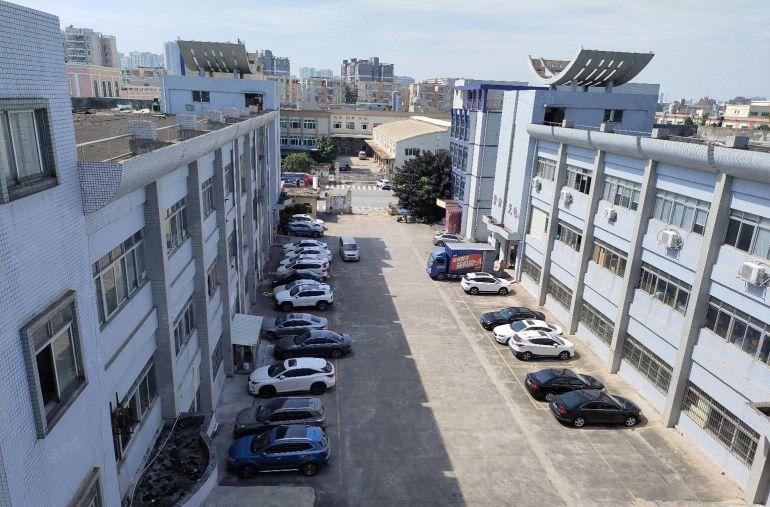 厂房出租 1至3楼每层1500平方。半层起分！可办环评