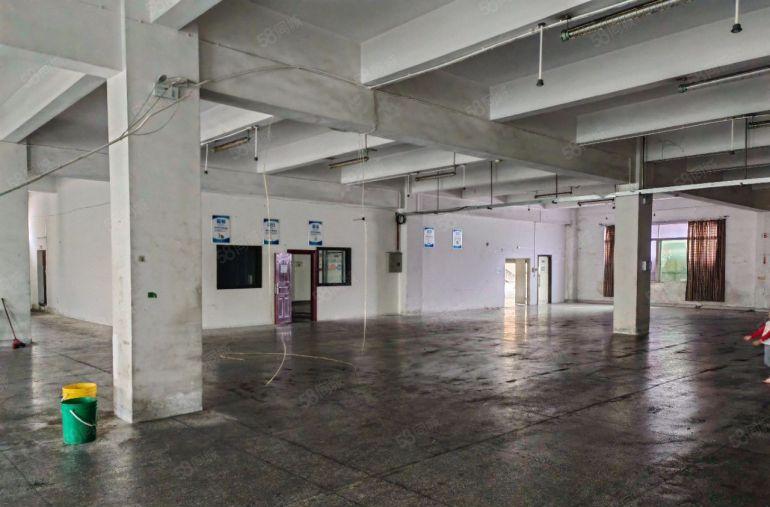 寮步镇汽车城附近新出租客分租一楼1180方，水电齐全。