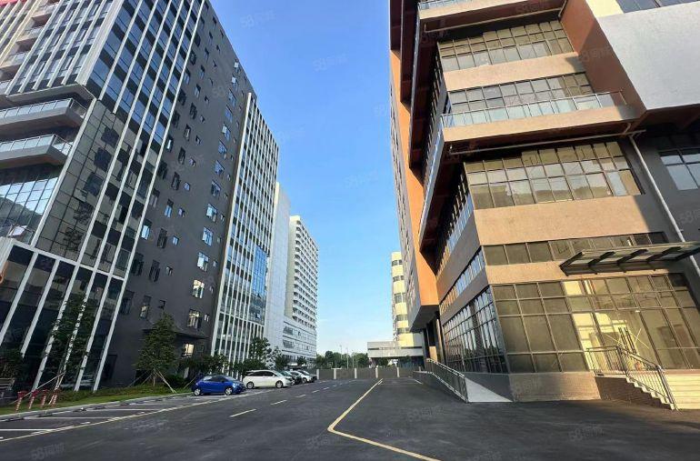 松山湖靠寮步低层厂房出租1至2楼5800平空地大带卸货平台