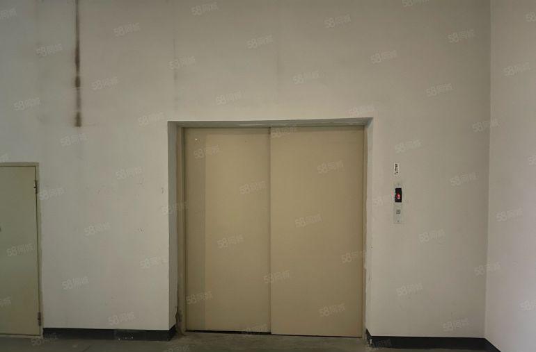 寮步楼上500平带装修办公室4吨货梯客梯