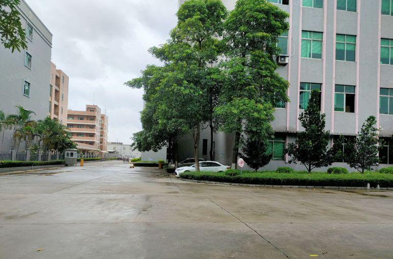 寮步百业电子城附近新出楼上3000平方 可分租 现成水电装修