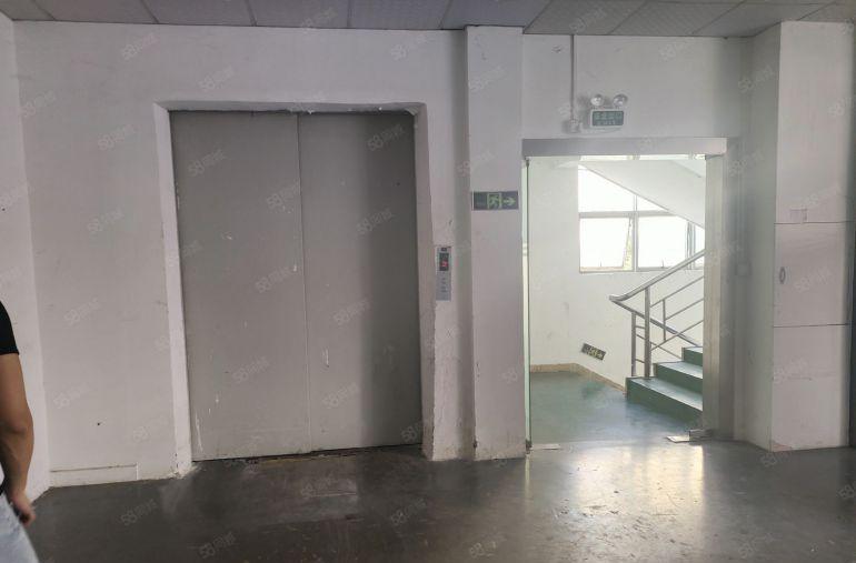 寮步楼上现成精装厂房便宜出租，1200平和2800平拎包入驻