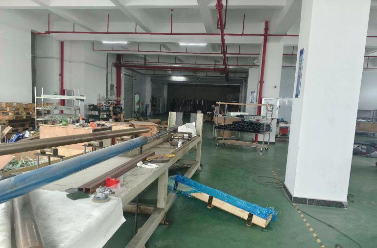 寮步石龙坑标准厂房1000平方出租 带精装修