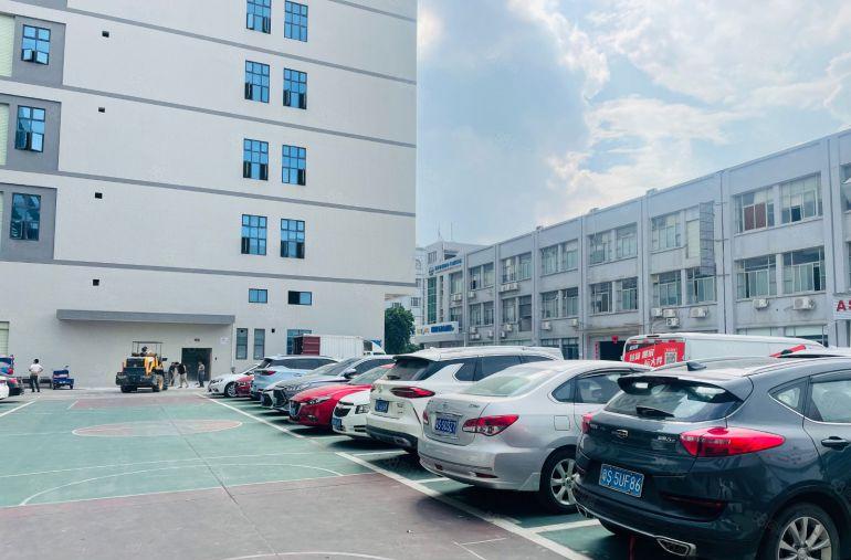 寮步镇华南城成熟园区有精装修水电齐全大小可分租园区空地大