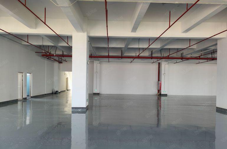 东莞市寮步镇原房东现成装修仓库厂房出租水电齐全，3吨货梯