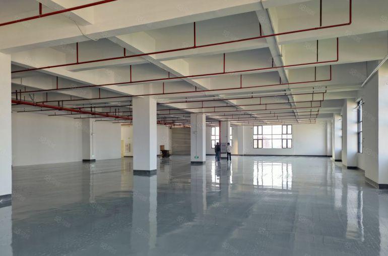 东莞市寮步镇原房东现成装修仓库厂房出租水电齐全，3吨货梯