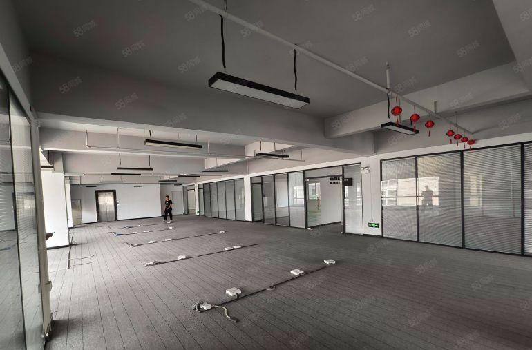 寮步镇精装修，楼上800平方。价格13元，位置佳，形象好