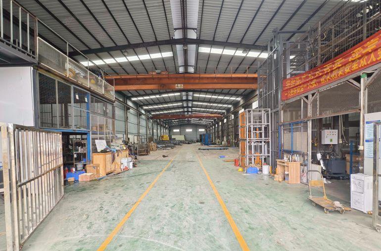 寮步镇钢构2400平方，价格优惠，高度9米，形象好 2部航车