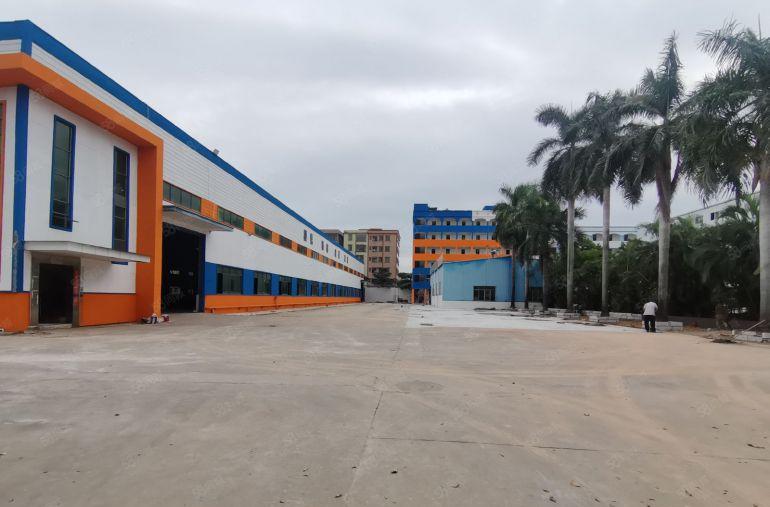 寮步镇高端大气独门独院钢结构厂房8300平方，宿舍2500平