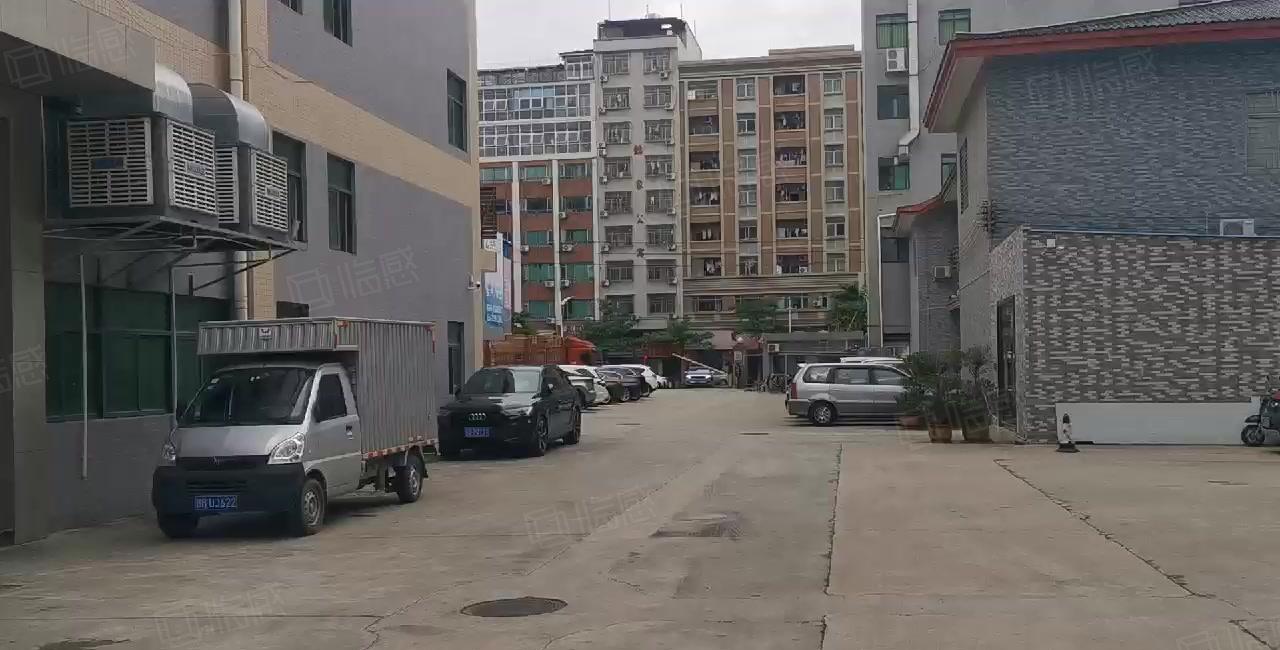 寮步上屯高速口附近1200平米一楼厂房出租，空地超大