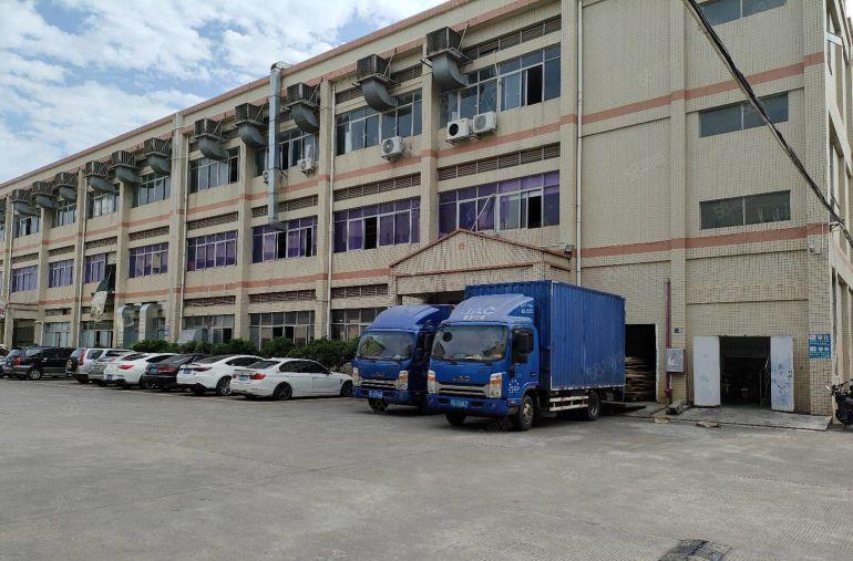 出租厂房 楼上1100平方，现成装修，水电齐全 通天然气蒸汽