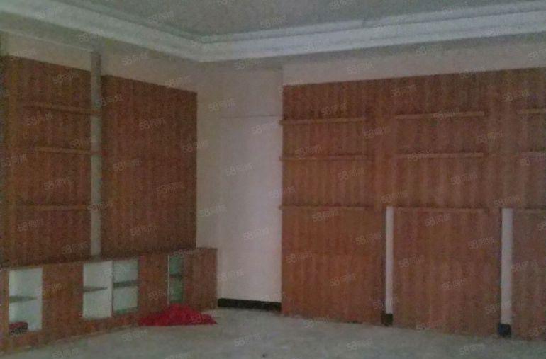 寮步 下岭贝 一楼 厂房 800平方,价格便宜，急租!