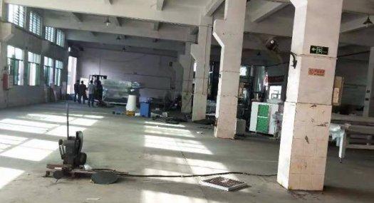 凤岗雁田一楼带牛角面积实在厂房出租700平 价格可谈