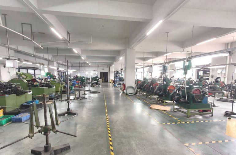 凤岗五联产业园带精装修厂房出租楼上整层2000平方 空地大