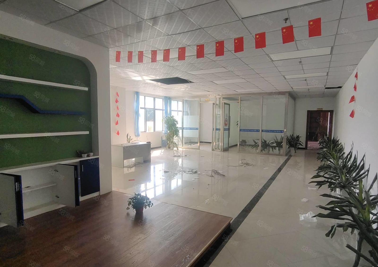 凤岗布心三楼3900平方豪华办公室重工业厂房可做五金注塑电子