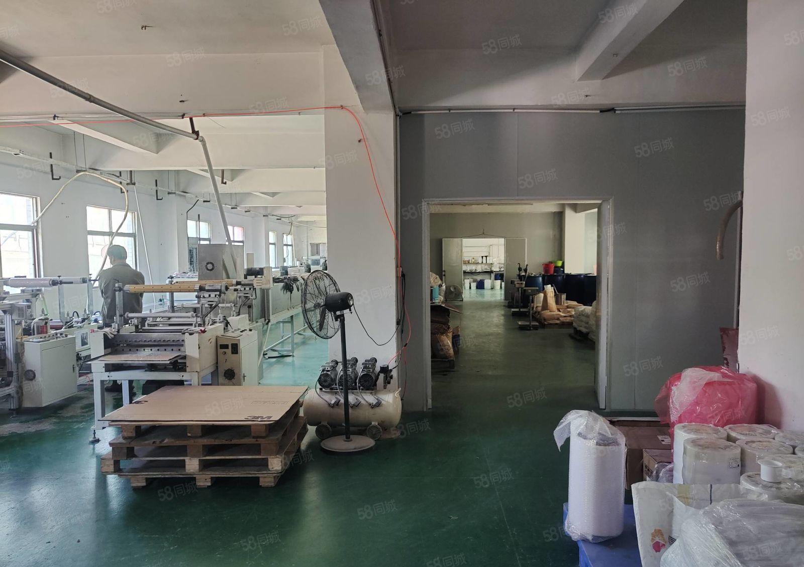 凤岗镇竹塘整层600平方两吨电梯办公室水电齐全适合电子小加工