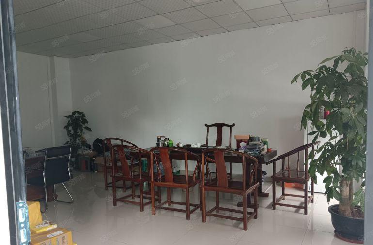 凤岗五联新出带办公室精装修标准工业厂房仓库二楼2000平出租